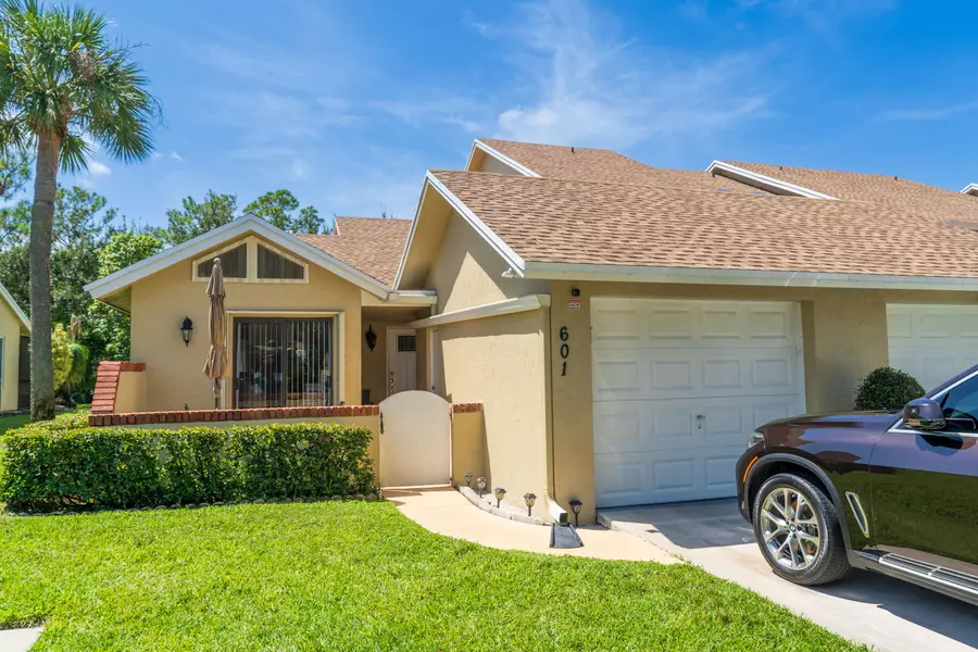 601 Maplewood DR, Greenacres, FL 33415