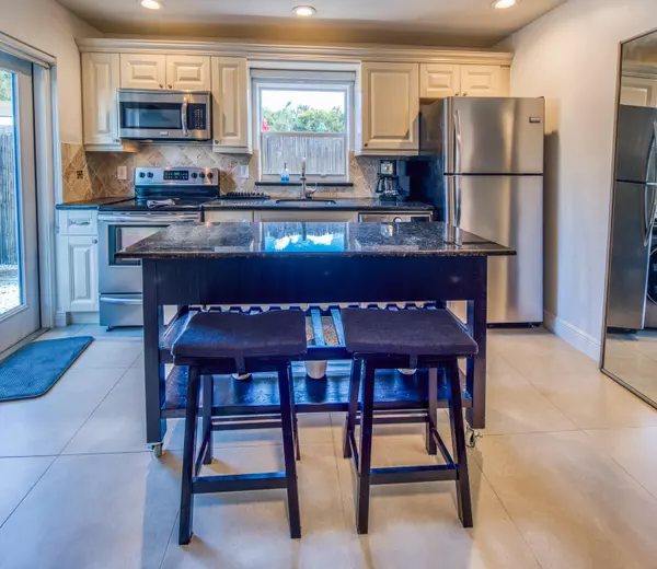 Lake Worth Beach, FL 33460,1331 N N ST Guest House