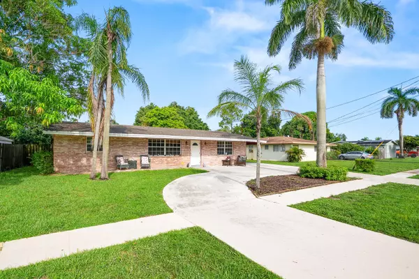 1439 Rose CIR, West Palm Beach, FL 33406