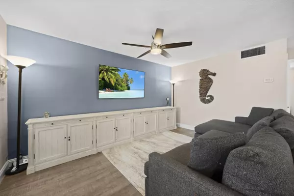 North Palm Beach, FL 33408,109 Paradise Harbour BLVD 211