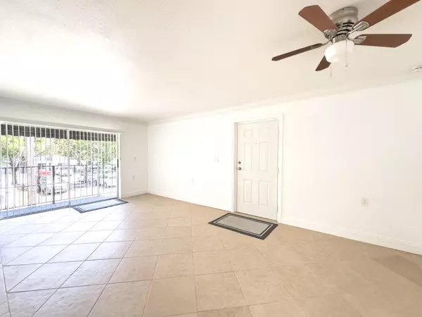 West Palm Beach, FL 33411,1201 Lake Victoria DR P