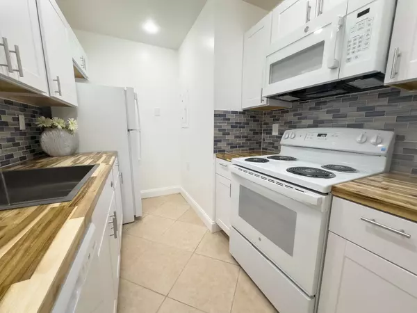 West Palm Beach, FL 33411,1201 Lake Victoria DR P