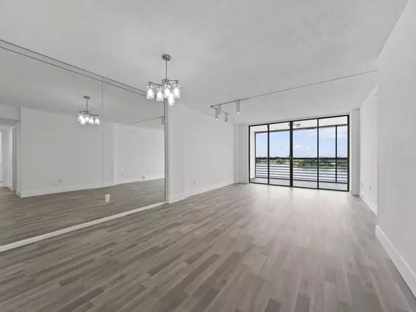 20840 San Simeon WAY 706, Miami, FL 33179