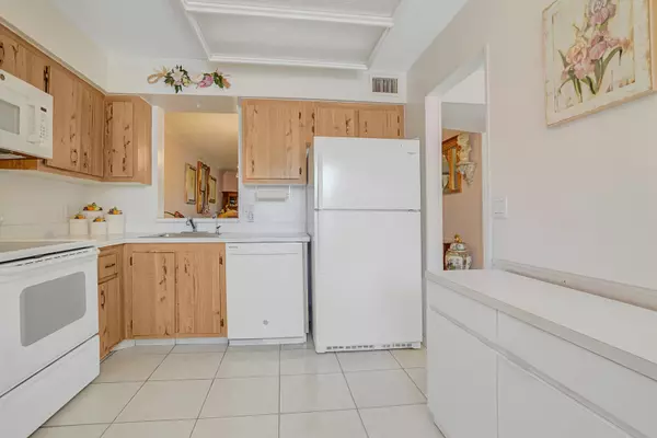 Delray Beach, FL 33446,6650 S Oriole BLVD 1040
