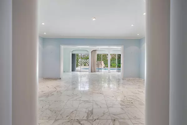 Palm Beach, FL 33480,740 N Lake WAY