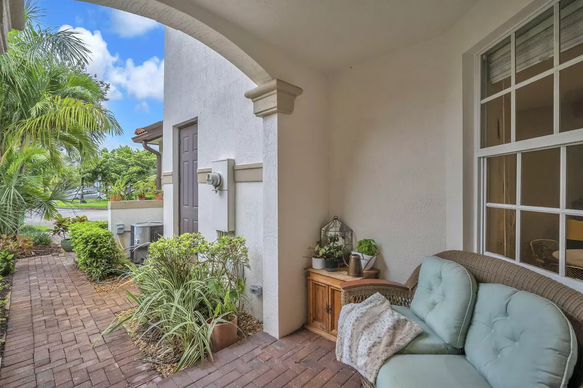 Cooper City, FL 33328,9761 Darlington PL