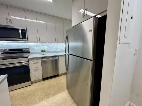 Deerfield Beach, FL 33442,1256 S Military TRL 915