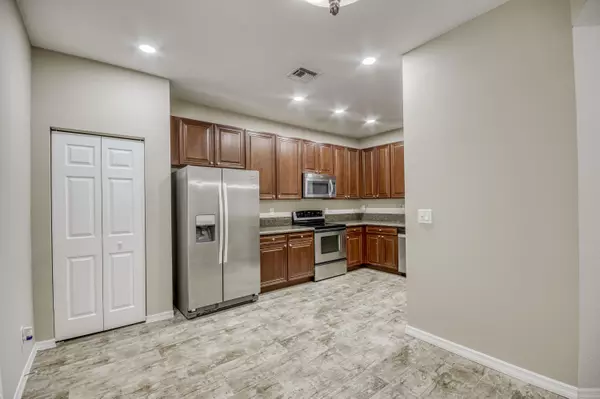 Palm Beach Gardens, FL 33418,4871 Bonsai CIR 107