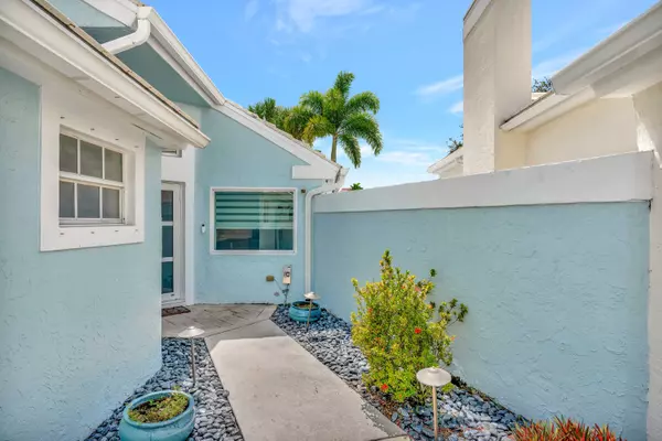 Palm Beach Gardens, FL 33418,17 Blenheim CT