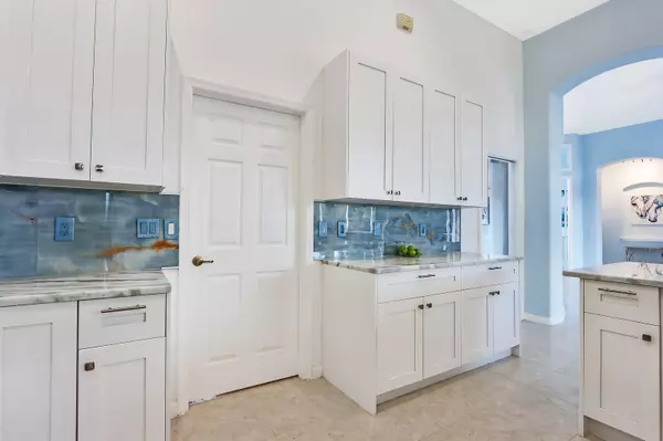 Palm Beach Gardens, FL 33418,16146 N 72nd DR
