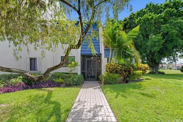 4469 Luxemburg CT, Lake Worth, FL 33467