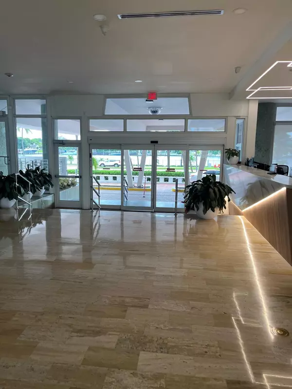 Miami Beach, FL 33140,4747 Collins AVE 305