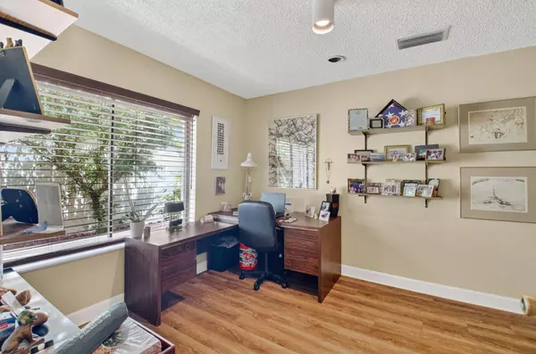 Boynton Beach, FL 33437,5710 Piping Rock DR