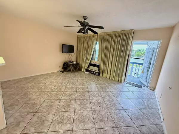 Deerfield Beach, FL 33442,417 Markham S