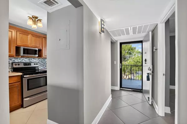Boca Raton, FL 33432,14 Royal Palm WAY 401