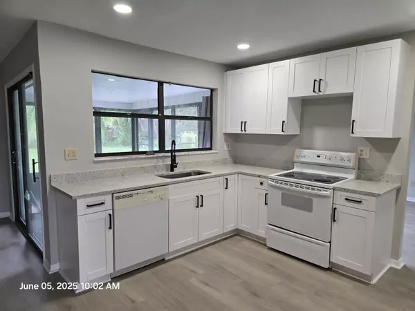 Port Saint Lucie, FL 34983,427 SE Galleon LN