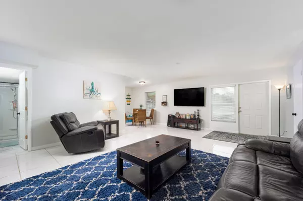 Port Saint Lucie, FL 34983,102 SE El Sito CT