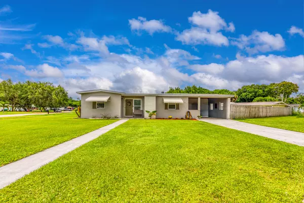 Port Saint Lucie, FL 34983,102 SE El Sito CT