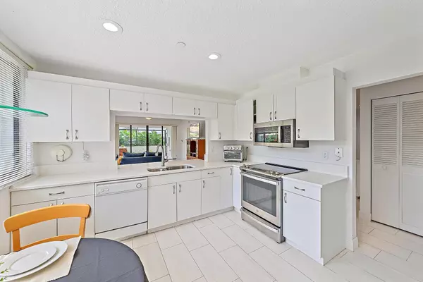 Juno Beach, FL 33408,811 Oak Harbour DR