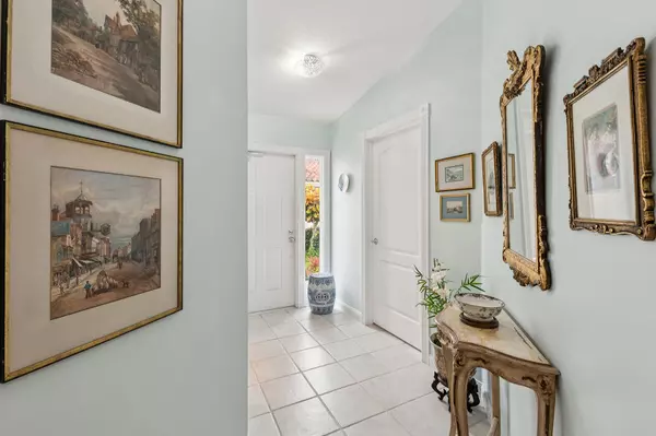 West Palm Beach, FL 33411,2718 Livingston LN