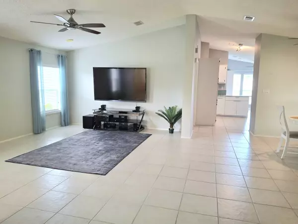 Port Saint Lucie, FL 34952,8483 Schefflera CT