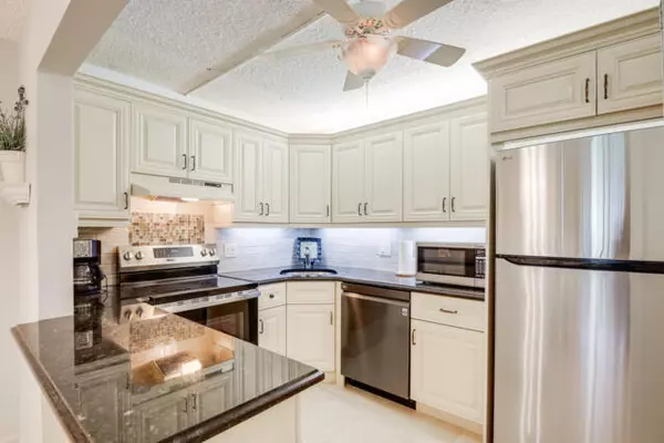 Greenacres, FL 33463,319 Pine Ridge CIR B1