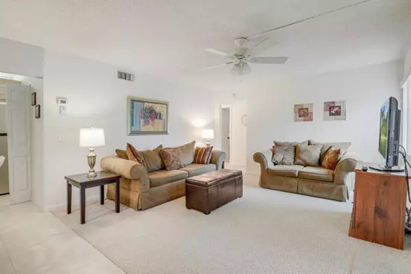 Greenacres, FL 33463,319 Pine Ridge CIR B1