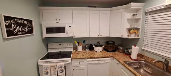 Palm Springs, FL 33461,705 Lori DR 210