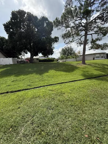 000 SW Beauregard ST, Port Saint Lucie, FL 34953