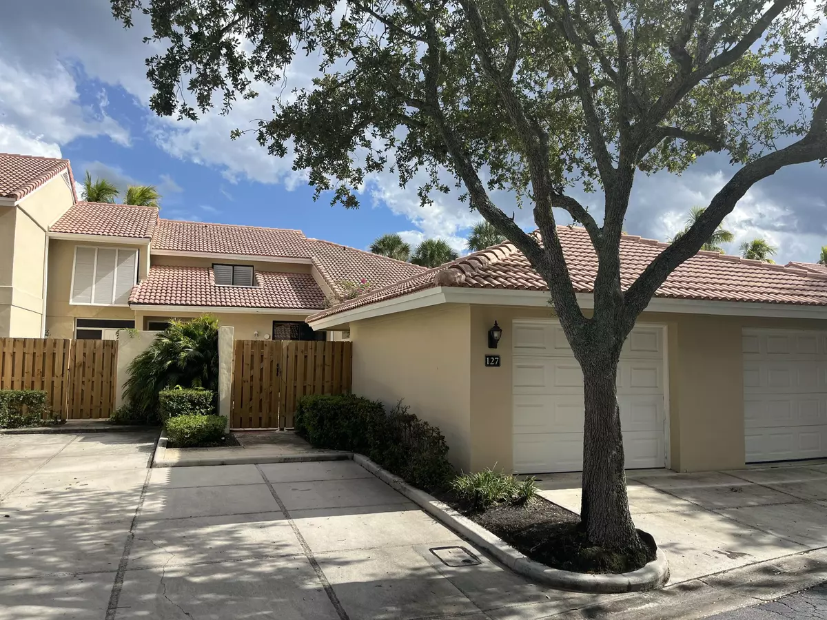 Palm Beach Gardens, FL 33418,127 Old Meadow WAY