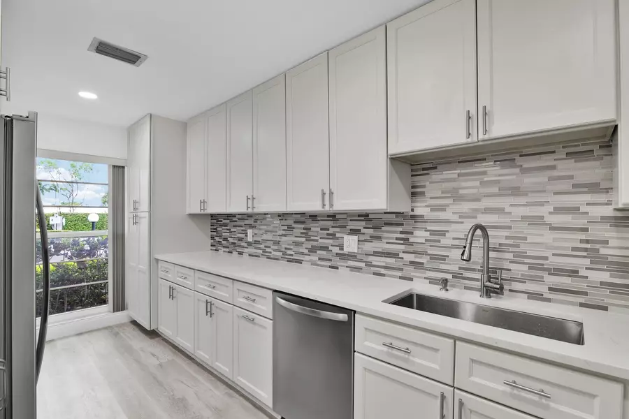 8844 Belle Aire  Dr DR 224, Boca Raton, FL 33433