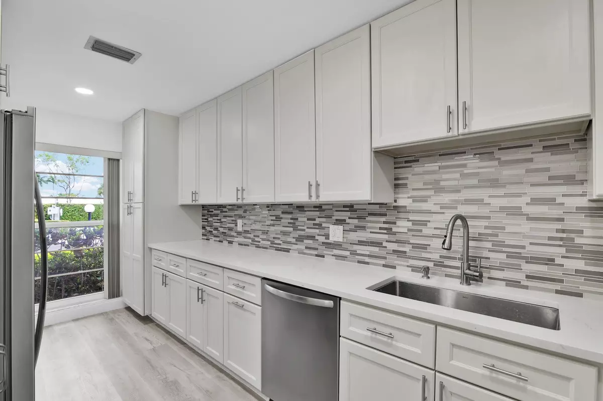 Boca Raton, FL 33433,8844 Belle Aire  Dr DR 224