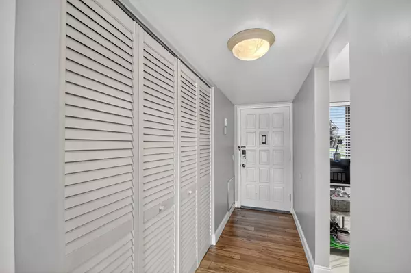 Lake Worth, FL 33467,4254 Deste CT 201