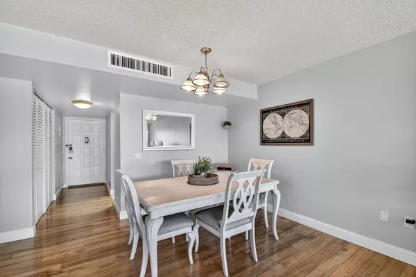 Lake Worth, FL 33467,4254 Deste CT 201