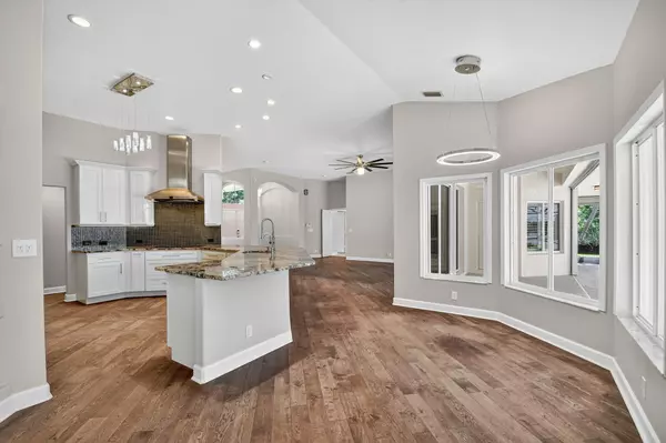 5551 Lago Del Sol DR, Lake Worth, FL 33449