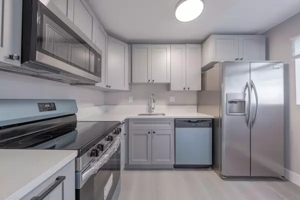 Pompano Beach, FL 33069,105 Gardens DR 102