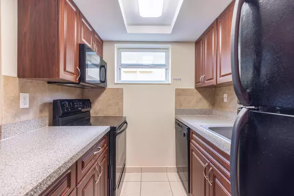 Pompano Beach, FL 33060,361 SE 19th AVE 19