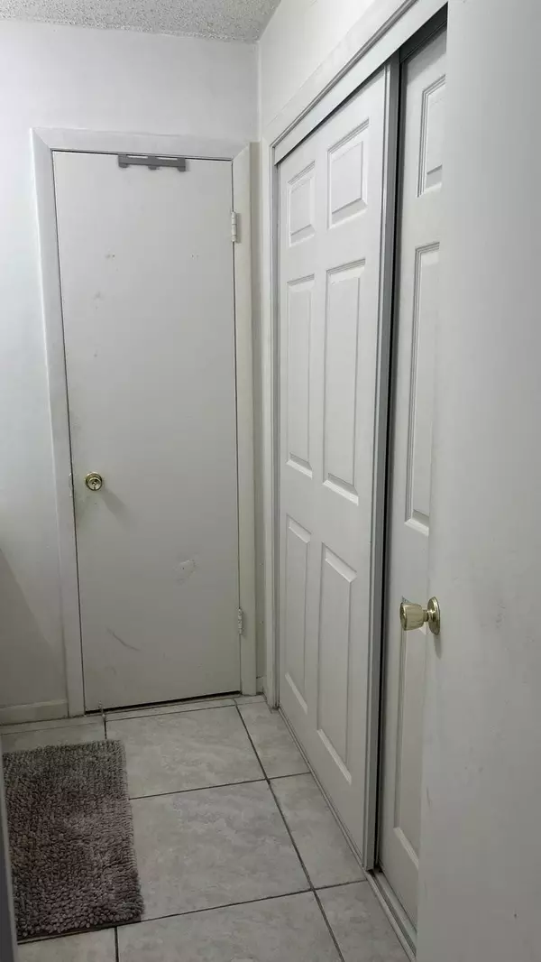 Boca Raton, FL 33486,642 NW 13th ST 32