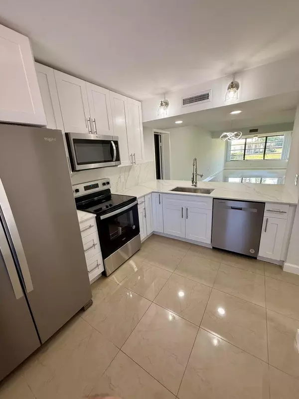 West Palm Beach, FL 33409,3501 Village BLVD 104
