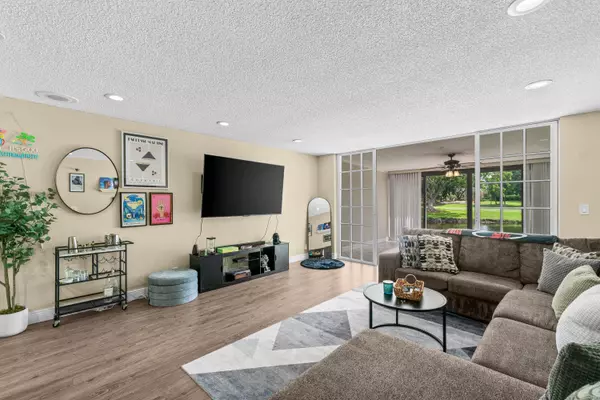 Lake Worth, FL 33467,4527 Luxemburg CT