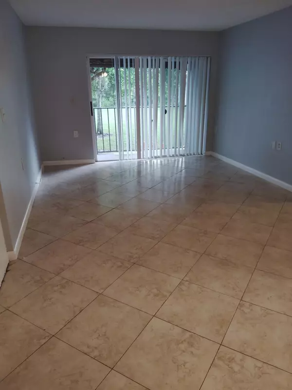 West Palm Beach, FL 33411,1140 Lake Victoria DR M