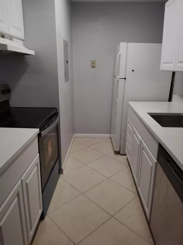 West Palm Beach, FL 33411,1140 Lake Victoria DR M