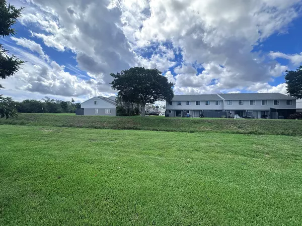 West Palm Beach, FL 33415,2886 E Fernley DR 79