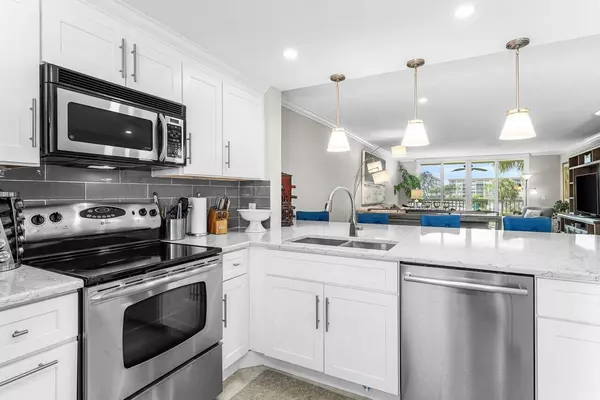 Delray Beach, FL 33483,900 Dogwood DR 235