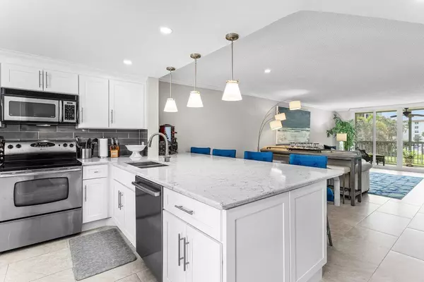 Delray Beach, FL 33483,900 Dogwood DR 235