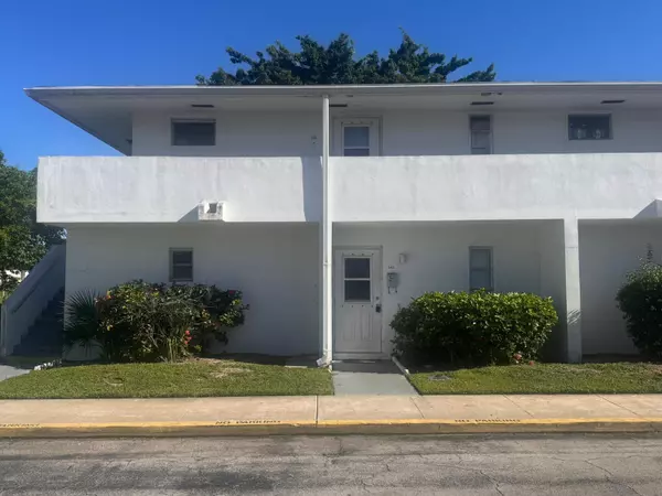 141 West CT, Royal Palm Beach, FL 33411