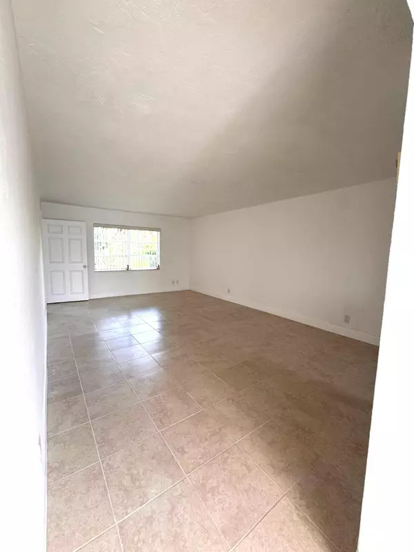 Royal Palm Beach, FL 33411,141 West CT