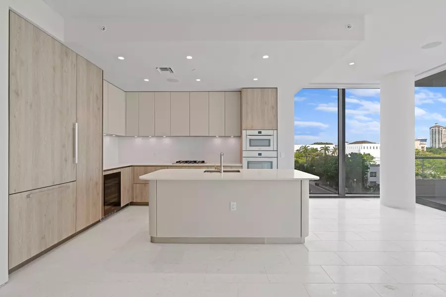 200 Arkona CT 401, West Palm Beach, FL 33401