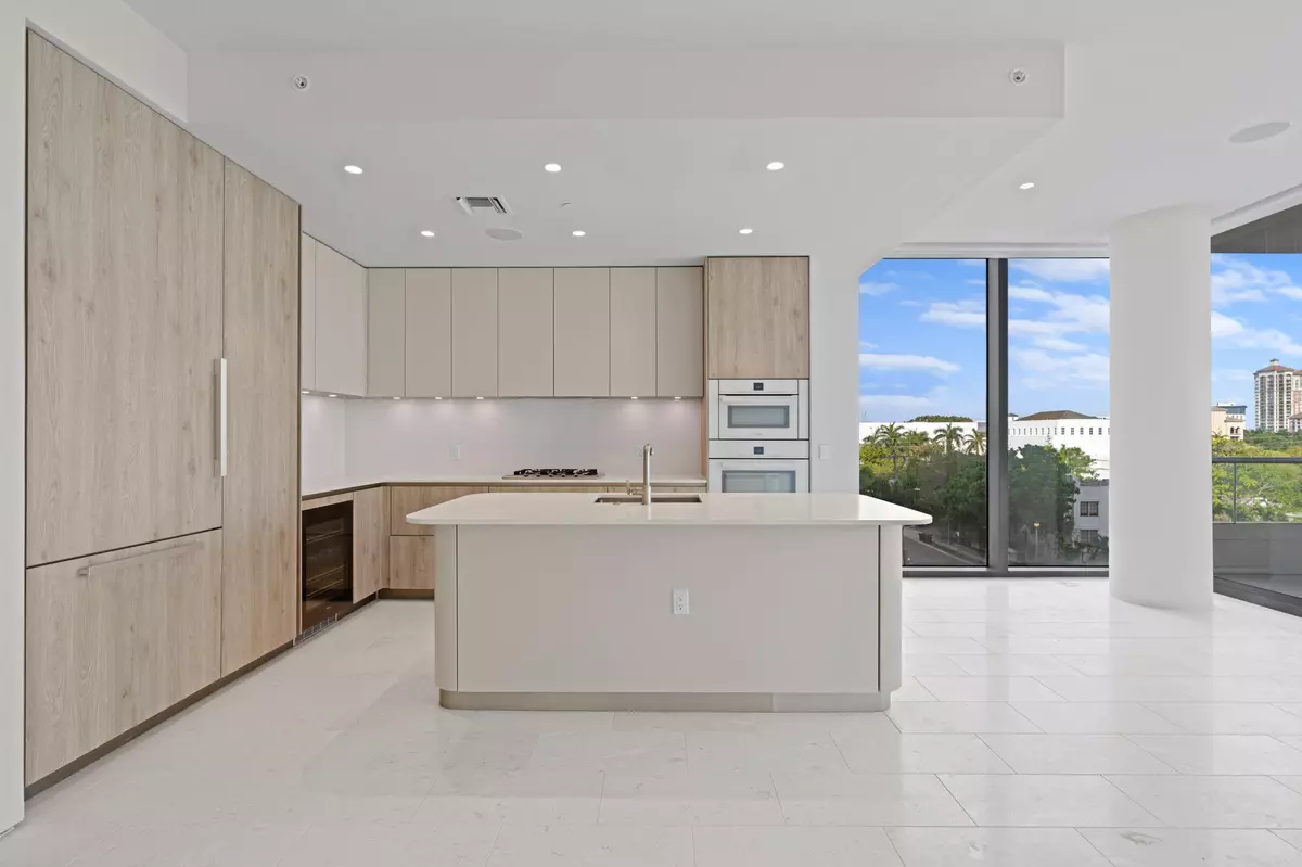 West Palm Beach, FL 33401,200 Arkona CT 401