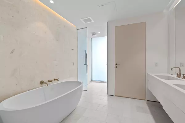 West Palm Beach, FL 33401,200 Arkona CT 401